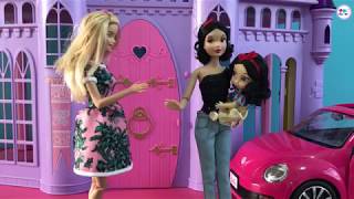 Barbie's Princess Playgroup! Snow White Rapunzel + Belle take their daughters to Playgroup!