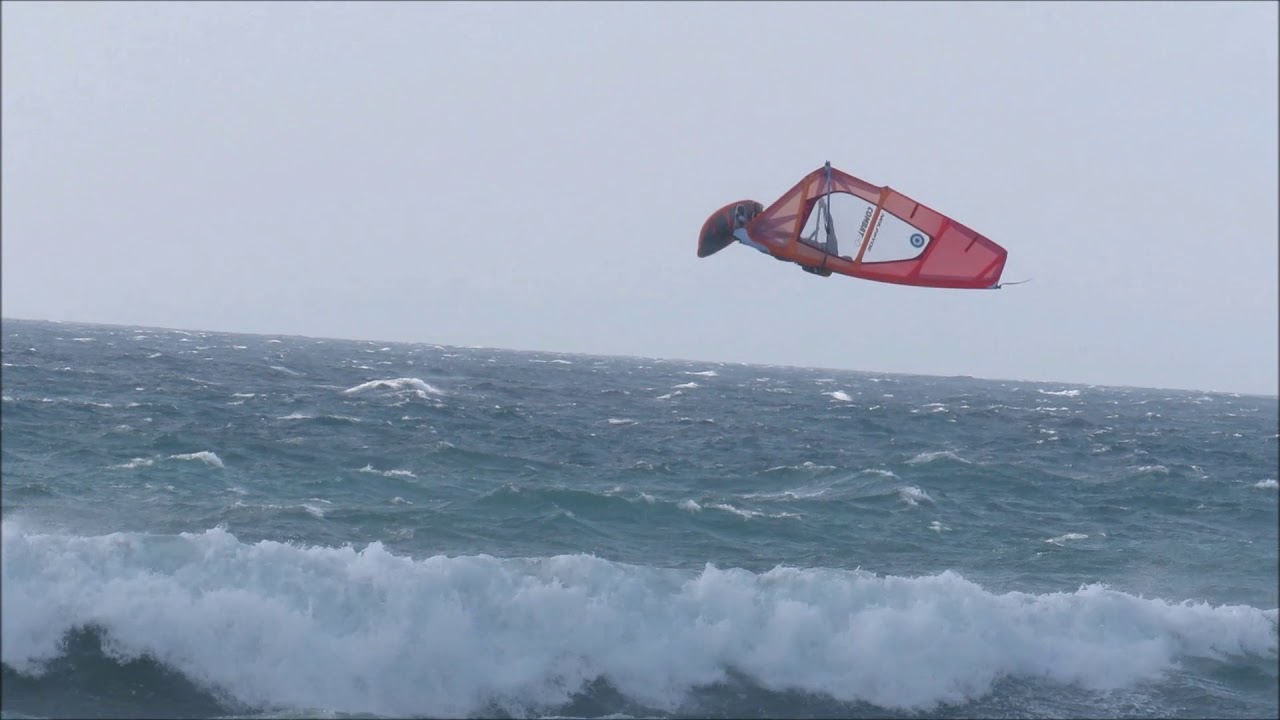 Aprende a practicar windsurf: todo lo que necesitas saber.