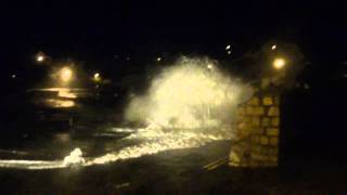 preview picture of video 'Cornwall Storms 2014 - Portmellon waves at night'