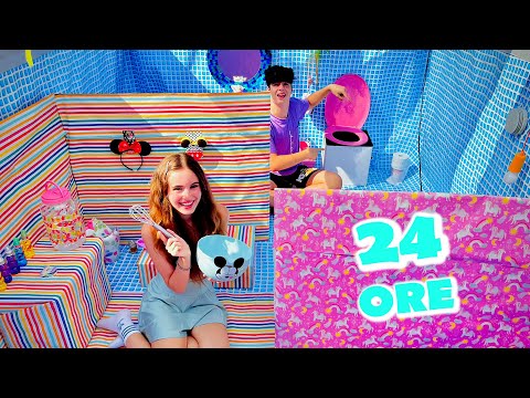 VIVERE 24 ORE NELLA PISCINA TRASFORMATA IN CASA !!! * è arrivato un mostro - by Charlotte M.