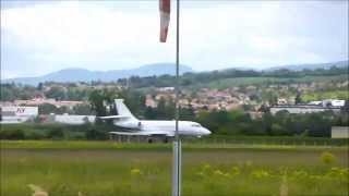 preview picture of video 'Falcon 2000 Touch and gos & traffics at Clermont-Fd Auvergne Airport [CFE-LFLC]'