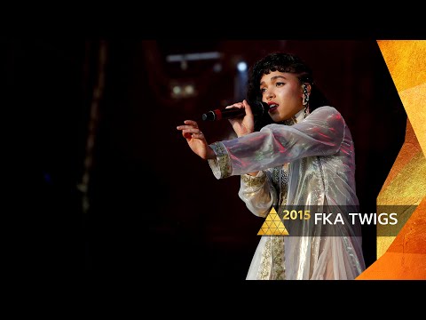 FKA twigs - Water Me (Glastonbury 2015)
