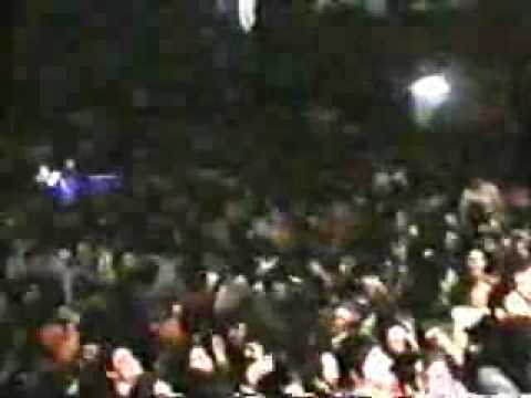 Ateos gracias a dios - Estadio Victor Jara 2002