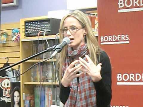 Chely Wright answers a question from the audience