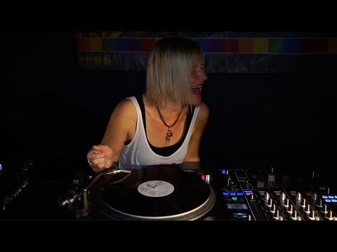 DJANE SIMONÉ BEI LOVEPOP STUTTGART IM CLUB LEHMANN