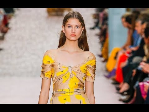 CAROLINA HERRERA Spring Summer 2019 New York - Fashion Channel