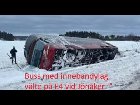 Buss med innebandylag välte på E4 vid Jönåker: ”Vi flög ut i diket”