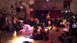 Video thumbnail for Erna et Santiago Giachello avec la Tipica Sanata, le show ! (Tango de soie 03/09/2011)