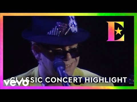 Videoclip de Sad Songs (Say So Much) (Live) — Elton John