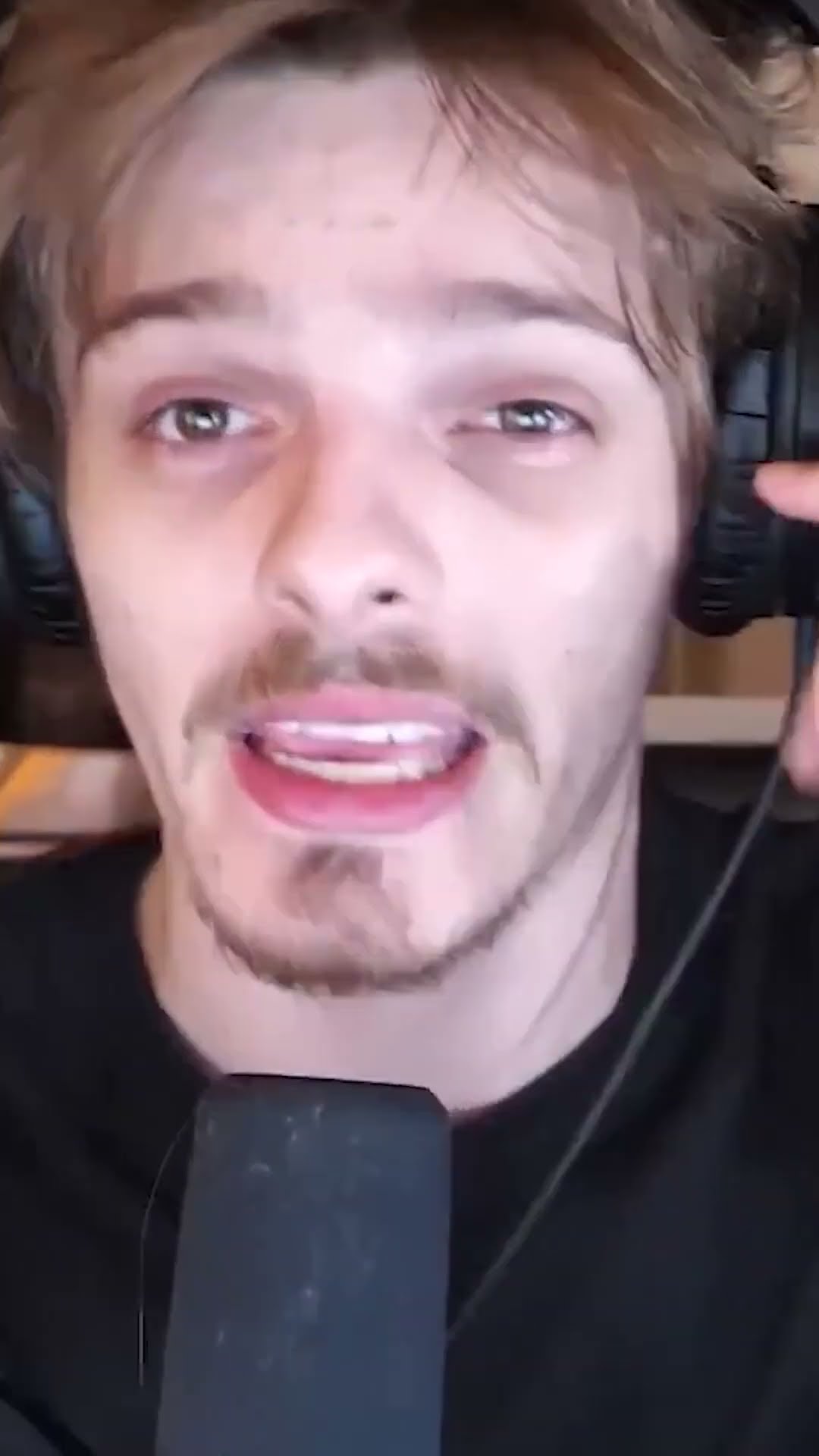 Je dois cacher mes yeux...