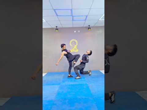 3 Steps to Land the Deadliest Foot Sweep & Knee Strike 🇬🇧💥 #selfdefence #shorts #viral