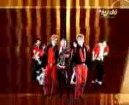 Thể hiện bởi Á Đông