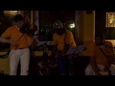 MAH01761 Trio Loco Show