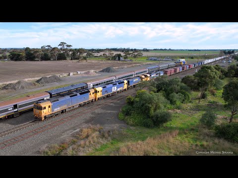 7902V Mildura Container Train Crosses SRHC Tour Passenger Train (14/7/2023) - PoathTV Railways