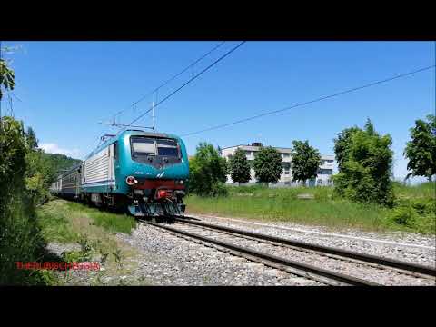 REGIONALE CON E.464 IN ARRIVO A ROCCAVIONE. (CN) MART. 25 - 5 - 2021.