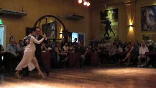 Bailemos - Jonathan Spitel y Betsabet Flores en Soho Tango