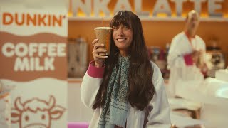 Dunkin´ The Dunkalatte It’s Made With Coffee Milk Kristen Wiig