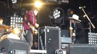 Razorlight - Keep The Right Profile [live @ Get Loaded In The Park, London 12-06-11]