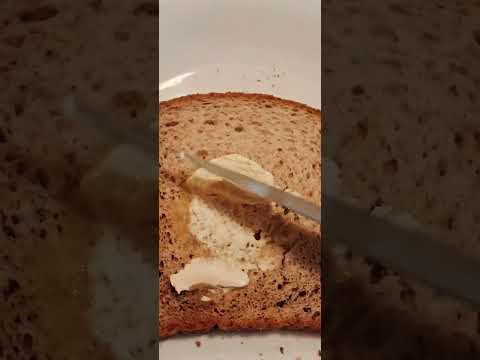 Toasting bread in microwave
