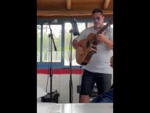 Ariel Martinez y su guitarra general Alvear Mendoza Argentina