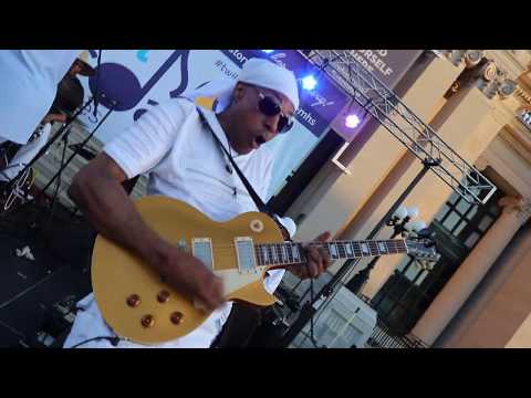 SUMMER BREEZE W Dana Austin