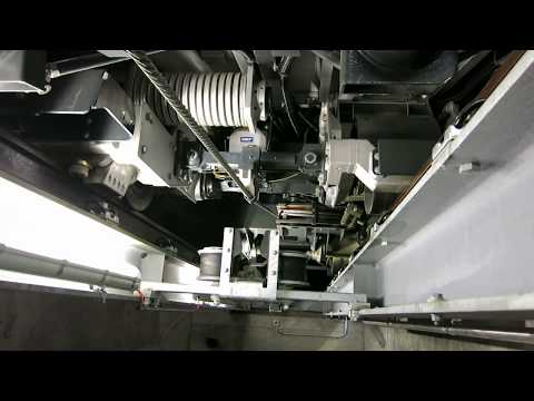 Standseilbahn 9000.01 St. Gallen Mühleggbahn - Wagen kommt in die Bergstation