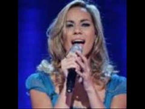 bLeEdiNg l0vE bY: lEoNa LeWiS