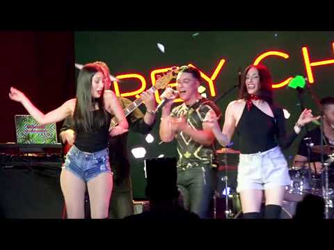 Rey Chavez - Ella Tiene Mas (LIVE - Flamingo Theater Bar)