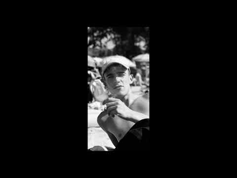 Mikas - z głową do góry