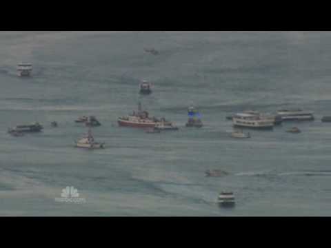 Plane crashes in New York's Hudson River all passengers and crew survive