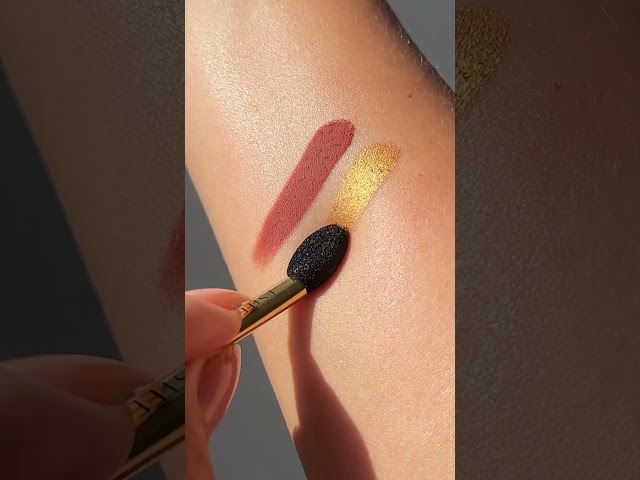 Vídeo relacionado con Estée Lauder The Essential Eyeshadow Quad Long-Lasting Paleta | Paleta de sombra de ojos | se puede mezclar perfectamente, no destiñe y resistente a las manchas, ideal para pieles maduras, 4 g