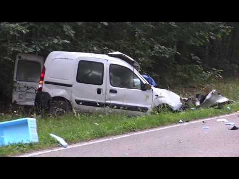 Bernsdorf - Tragischer Verkehrsunfall: Frontal mit Sattelzug kollidiert