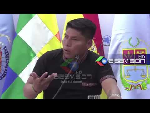 El gobernador de Cochabamba, Leonardo Loza, criticó la propuesta de reducir el número de ministerios