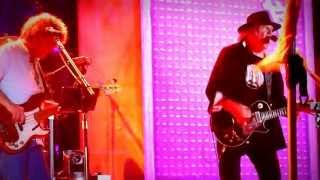 Neil Young &amp; Crazy Horse - Sedan Delivery