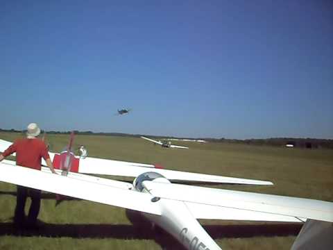 WORLD WAR 2 SPITFIRE 50FT LOW PASS OVER LASHAM.