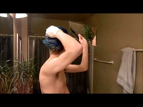 Dying my hair with Manic panics voodoo blue