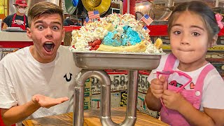 Artem y Mia  prueba diferentes helados  |  Artem y Mia en español