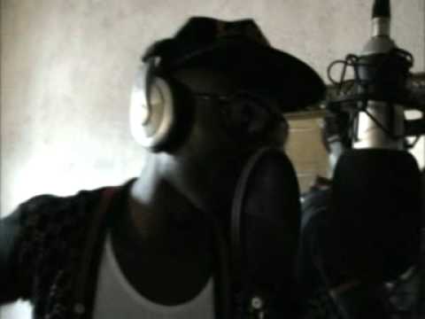 JusuelGraphix 01_Amor a Musica -  Robez Skill Feat Mu Diaz.DAT