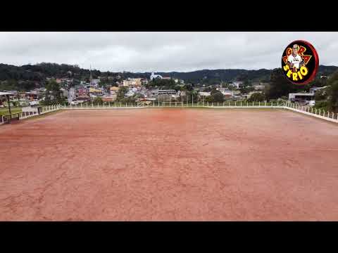 FAVELACOP SOBREVOANDO O CAMPO DE JUQUITIBA SEM GRAMA SINTÉTICA.
