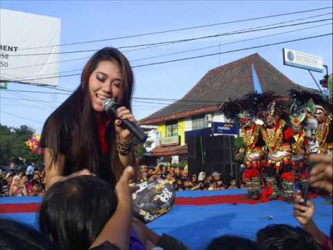 Dangdut koplo hot Terlalis Sera Mania Manisnya Negriku Sarah B