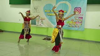 Download lagu Tari Geger Bumi Wengker by April & Putri mp3