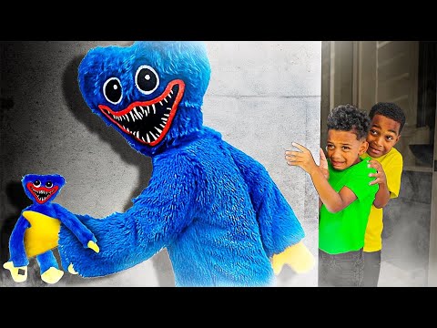 POPPY PLAYTIME HUGGY WUGGY COMES TO OUR HOUSE IN REAL LIFE | Ep.1 | The Prince Family Clubhouse