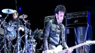 The Cure -  Friday Im In Love (Bestival 2011)