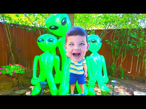 ALiENS iN THE BACKYARD! Caleb pretend play with GREEN ALIEN Toys! BACKYARD ADVENTURES w/ DAD!
