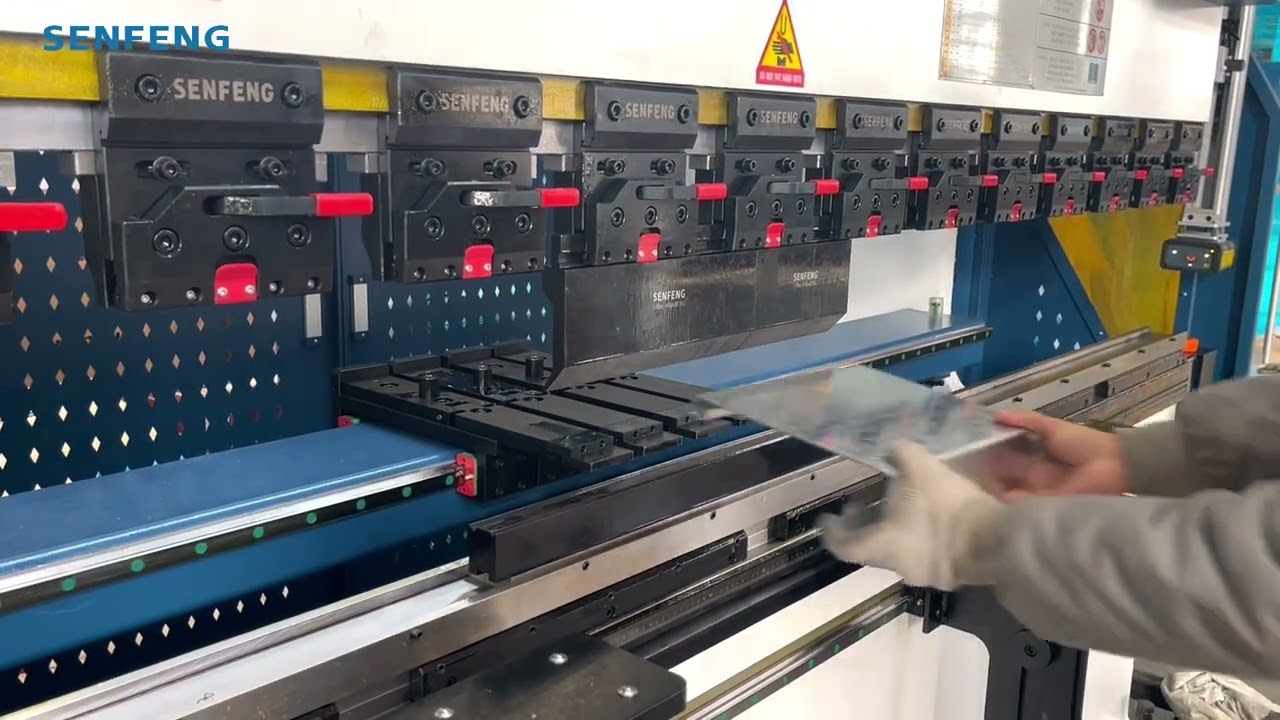 BDE17032 | Bending 2mm Carbon Steel Sheets