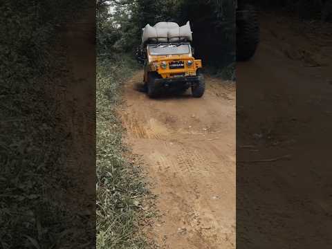 cargando café en vehículos Nissan y Uaz en el Líbano Tolima #campo #uaz