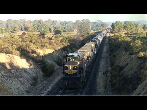 Mini El Zorro grain train leaves Castlemaine. Sun 17/04/11