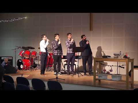 In fata tronului de sus