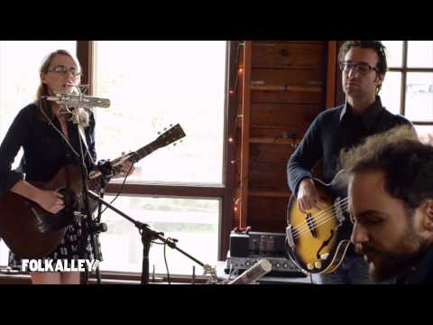 Folk Alley Sessions: Aoife O'Donovan - "Red & White & Blue & Gold"