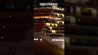 Die MSC POESIA verlässt den Hamburger Hafen